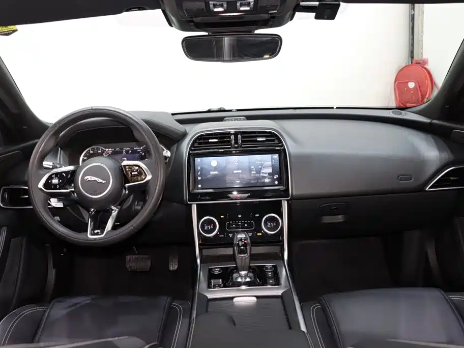 Jaguar XEL, миниатюра 12