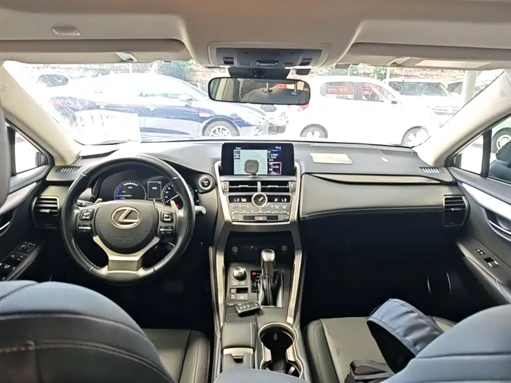 Lexus NX 2018 300h FWD Sharp Edition China VI фото 10