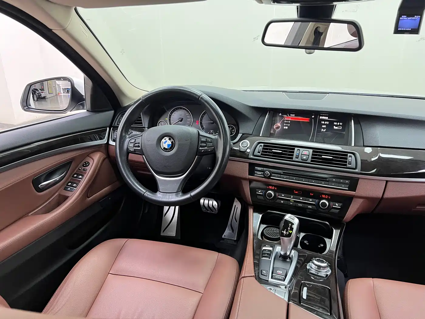 BMW 5 Series 2017 525Li Leading Edition фото 23