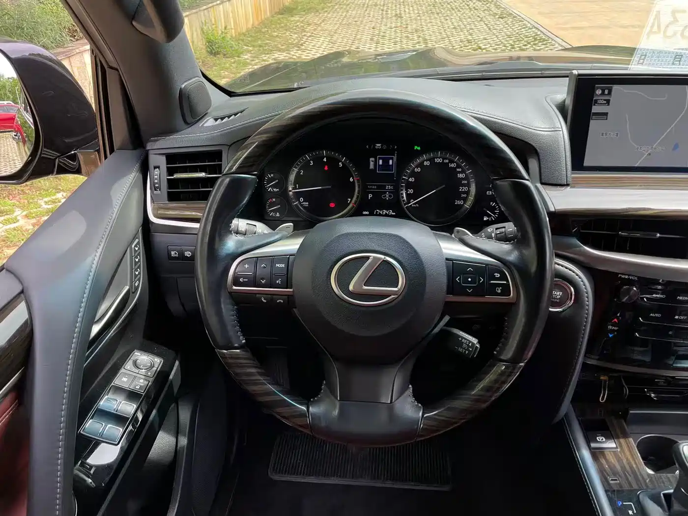 Lexus LX 2017 570 Dynamic Luxury фото 12