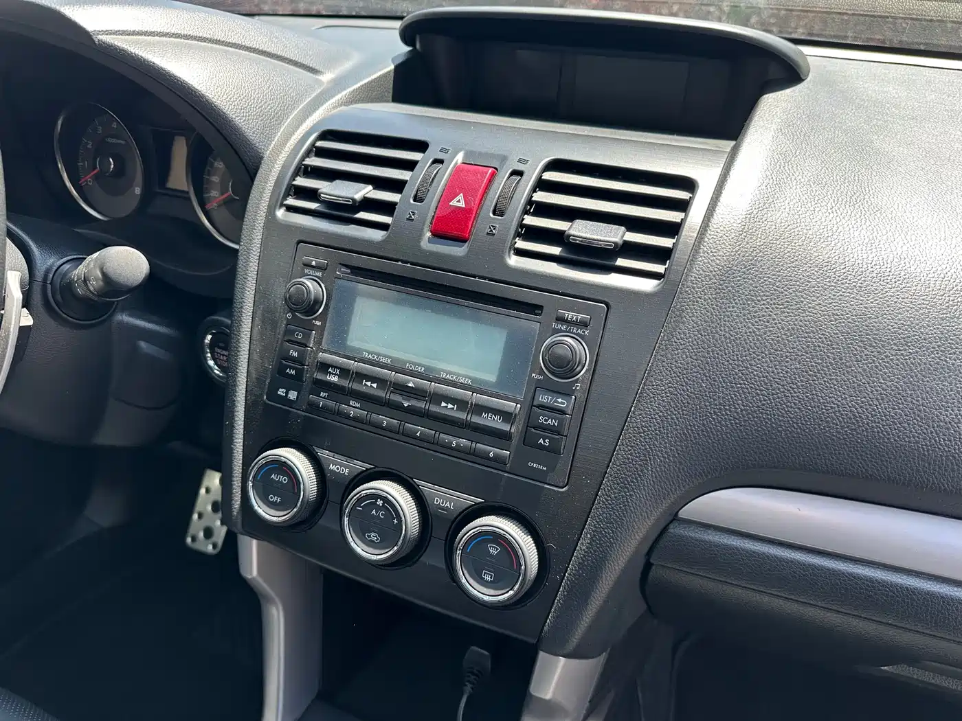 Subaru Forester 2013 2.5i Automatic Premium Edition фото 30