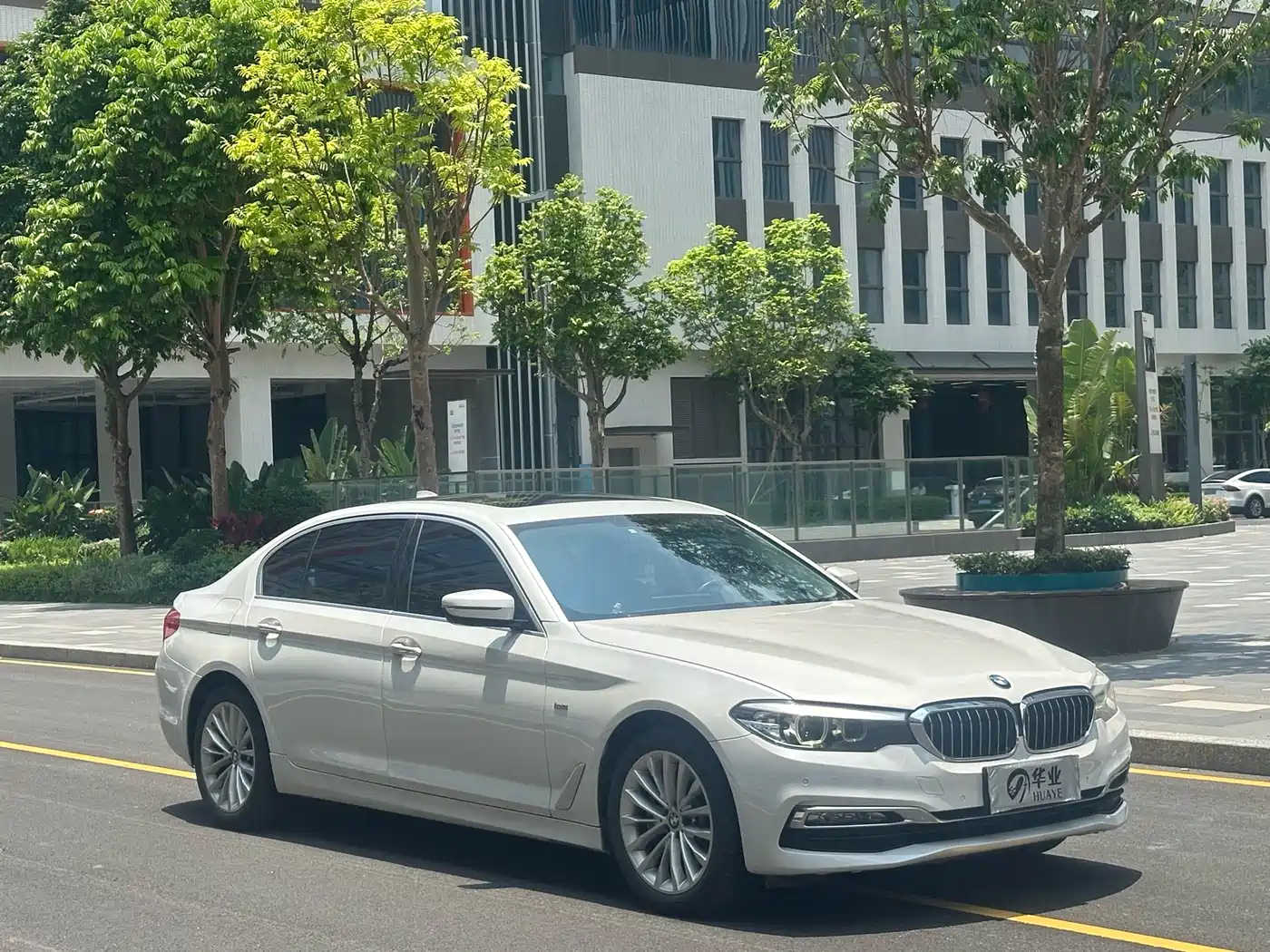 BMW 5 Series 2018 530Li Leading Luxury Package фото 3