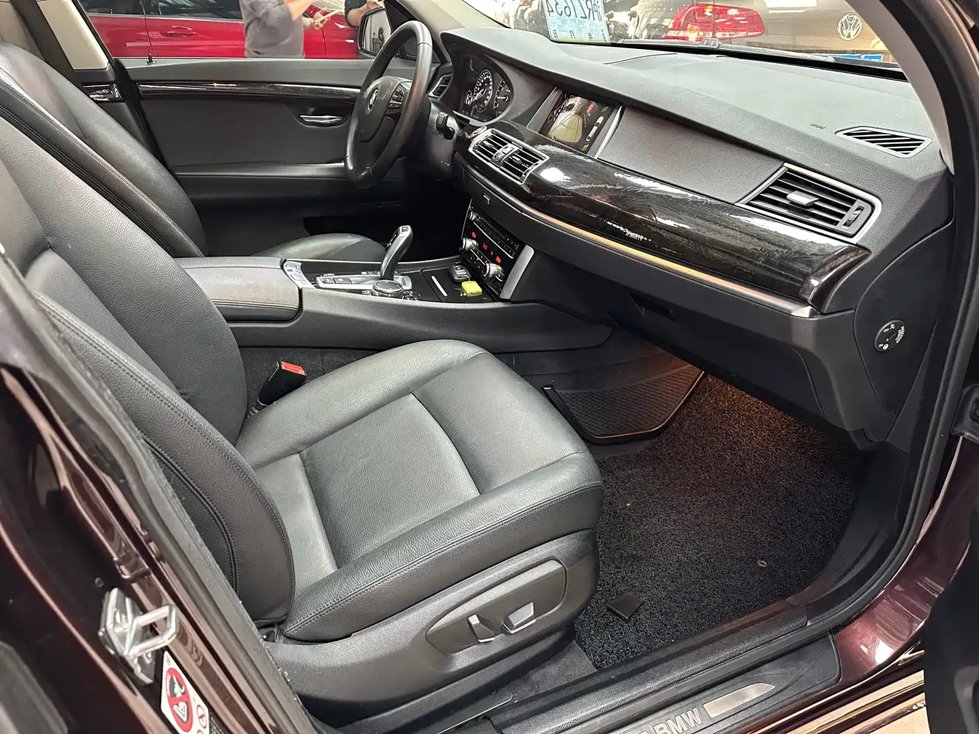 BMW 5 Series GT 2014 528i Leading фото 12