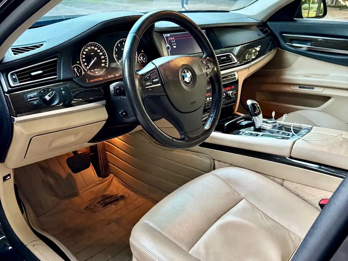 BMW 7 Series 2009 Model 740Li Leading Edition фото 13