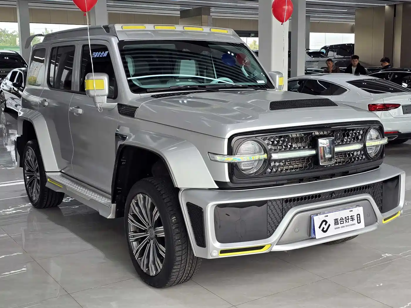 TANK CO CREATION TANK 300