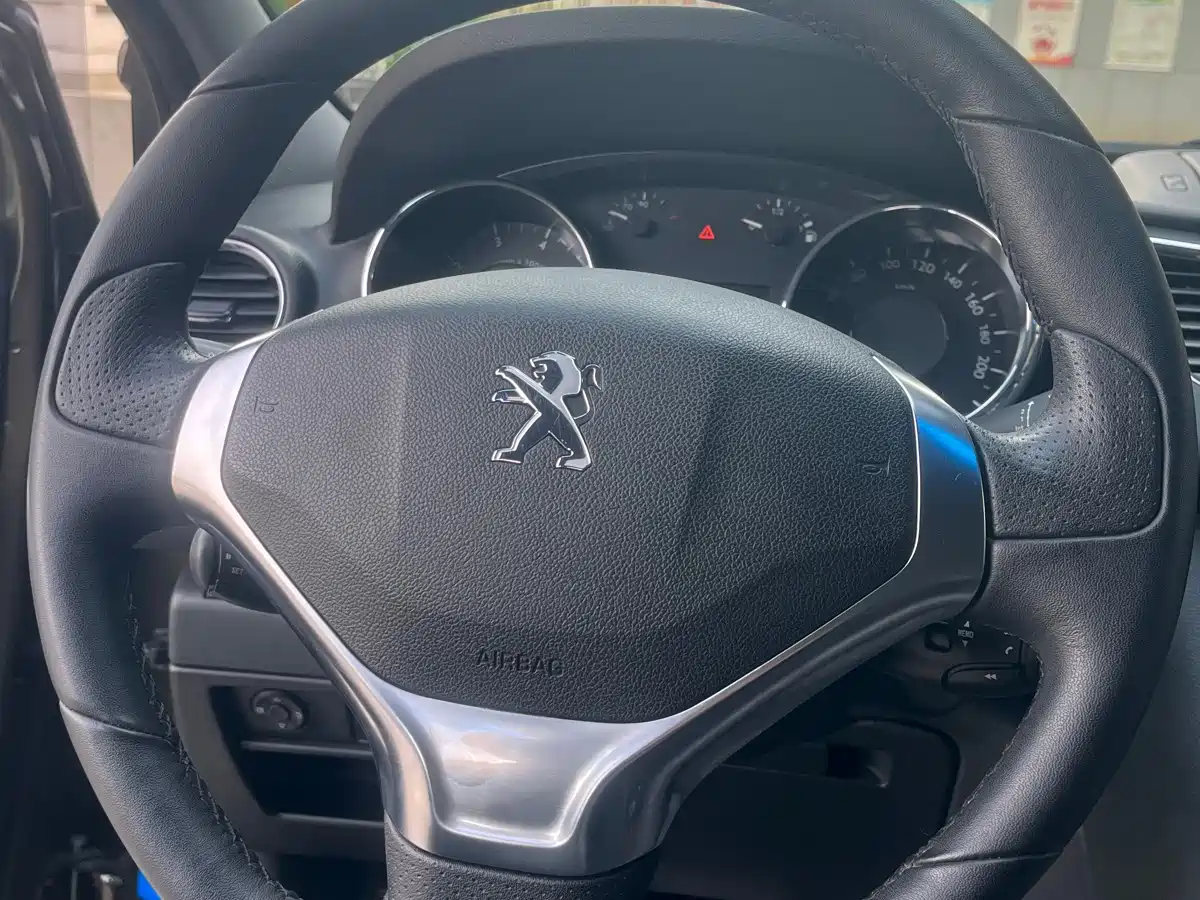 Peugeot 3008 2013 1.6THP Automatic Prestige Edition фото 6