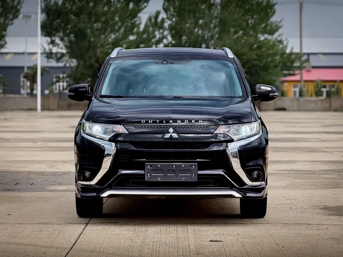 MITSUBISHI OUTLANDER
