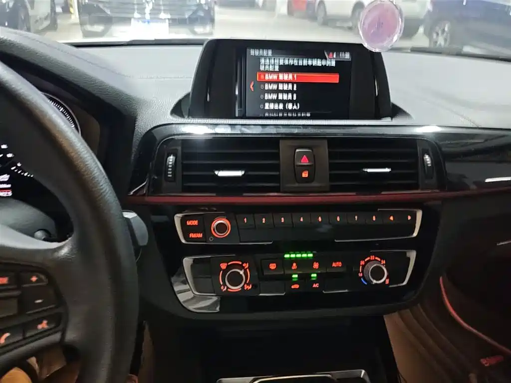 BMW 1 Series (Import) 2018 118i Sport Design Package фото 13
