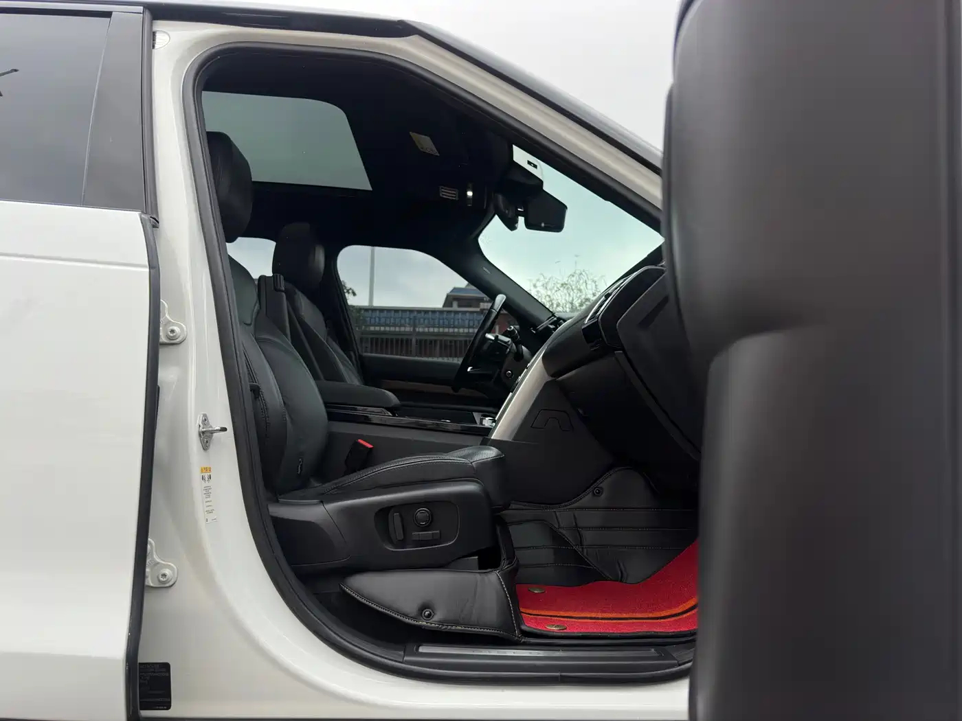 Land Rover Discovery 2017 3.0 SC V6 HSE фото 15