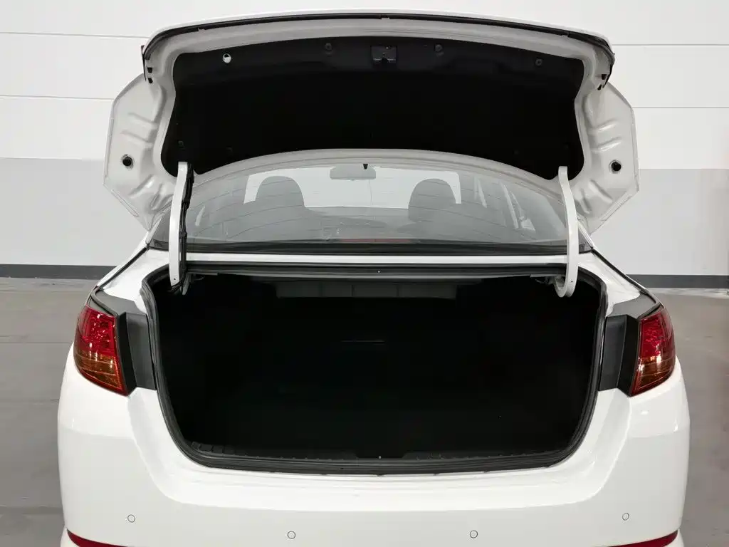Photo 16 - Kia K5