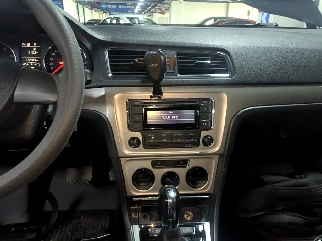 Volkswagen Lavida 2013 Facelift Classic 1.6L Automatic Comfort фото 13