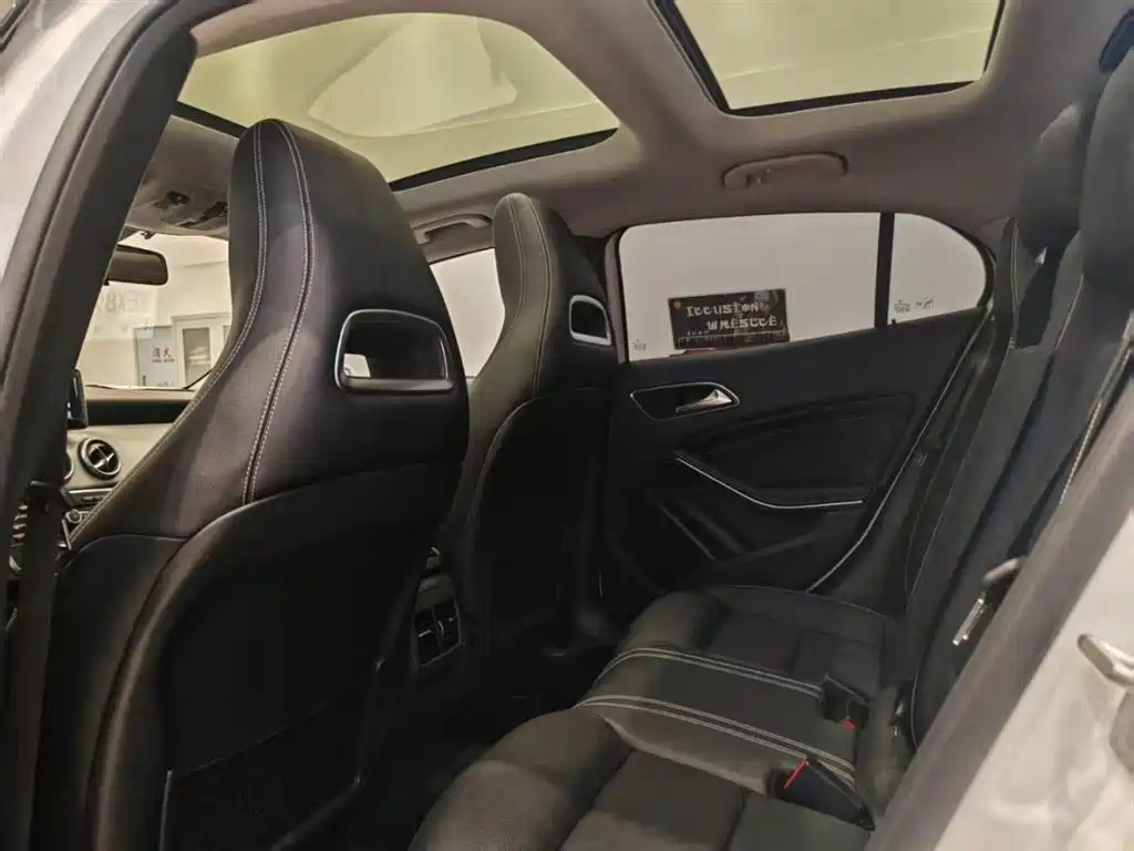 Mercedes-Benz GLA 2015 GLA 200 Dynamic фото 5