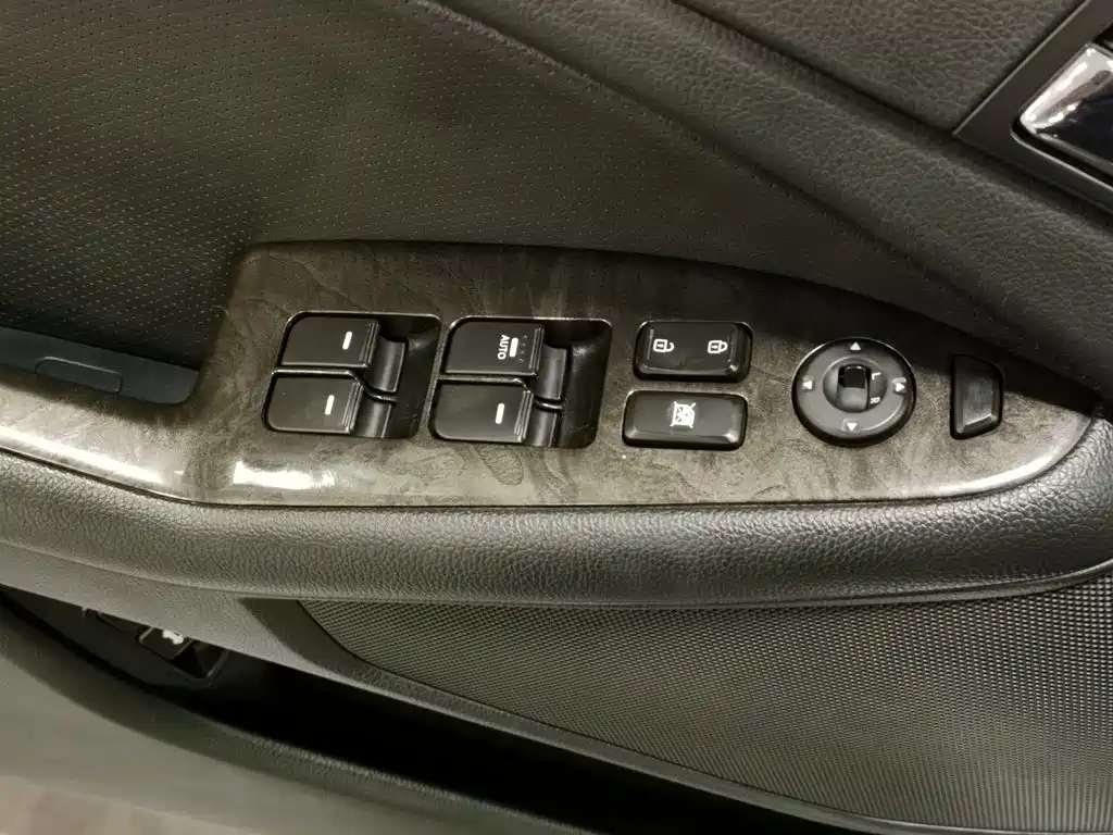 Photo 9 - Kia K5