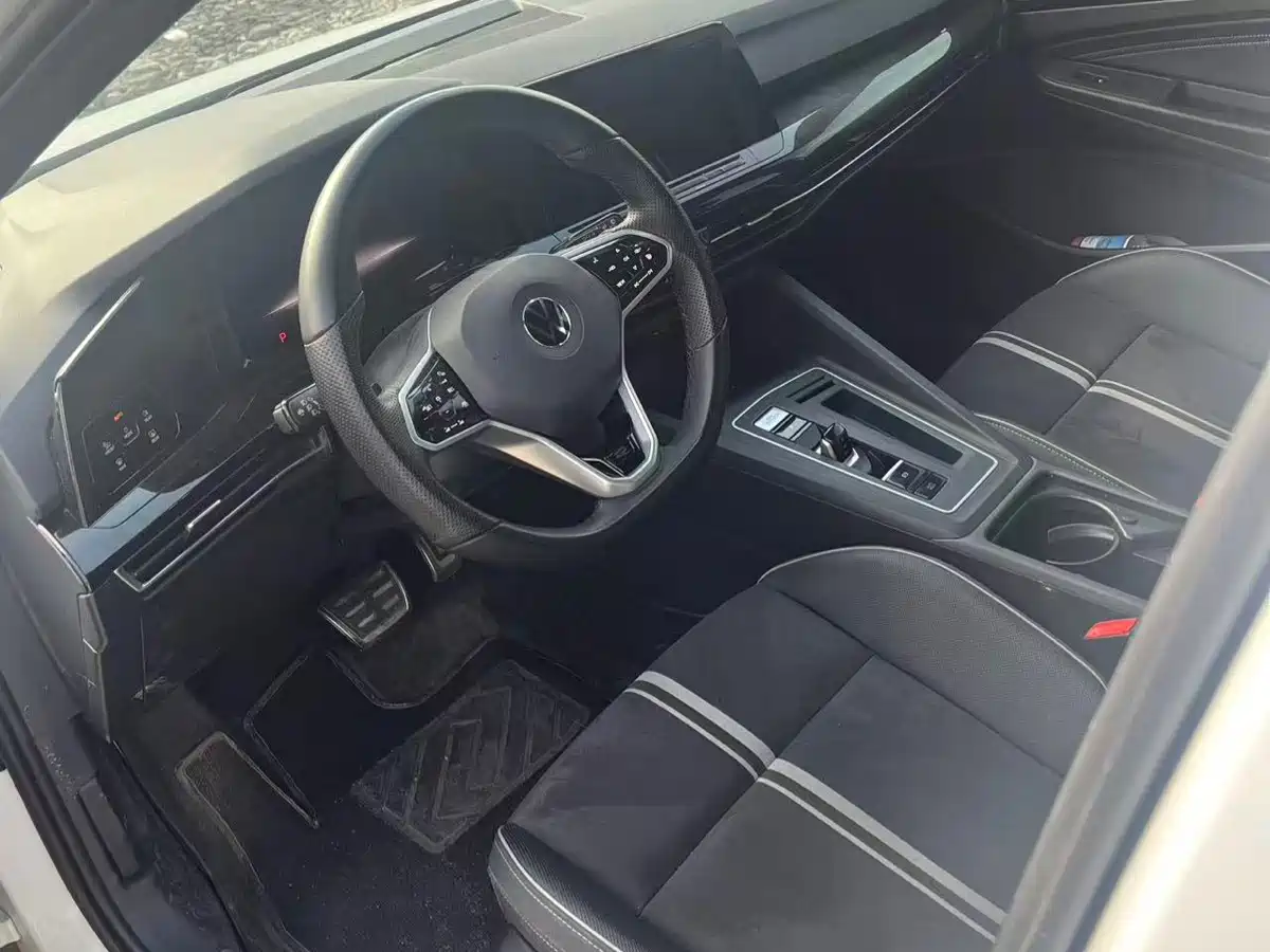 Volkswagen Golf 2023 280TSI DSG R-Line 20th Anniversary Edition фото 8