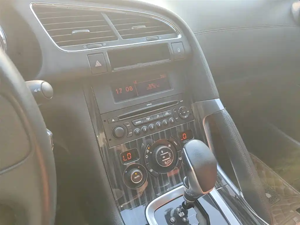 Peugeot 3008 2015 2.0L Automatic Trend Edition фото 13