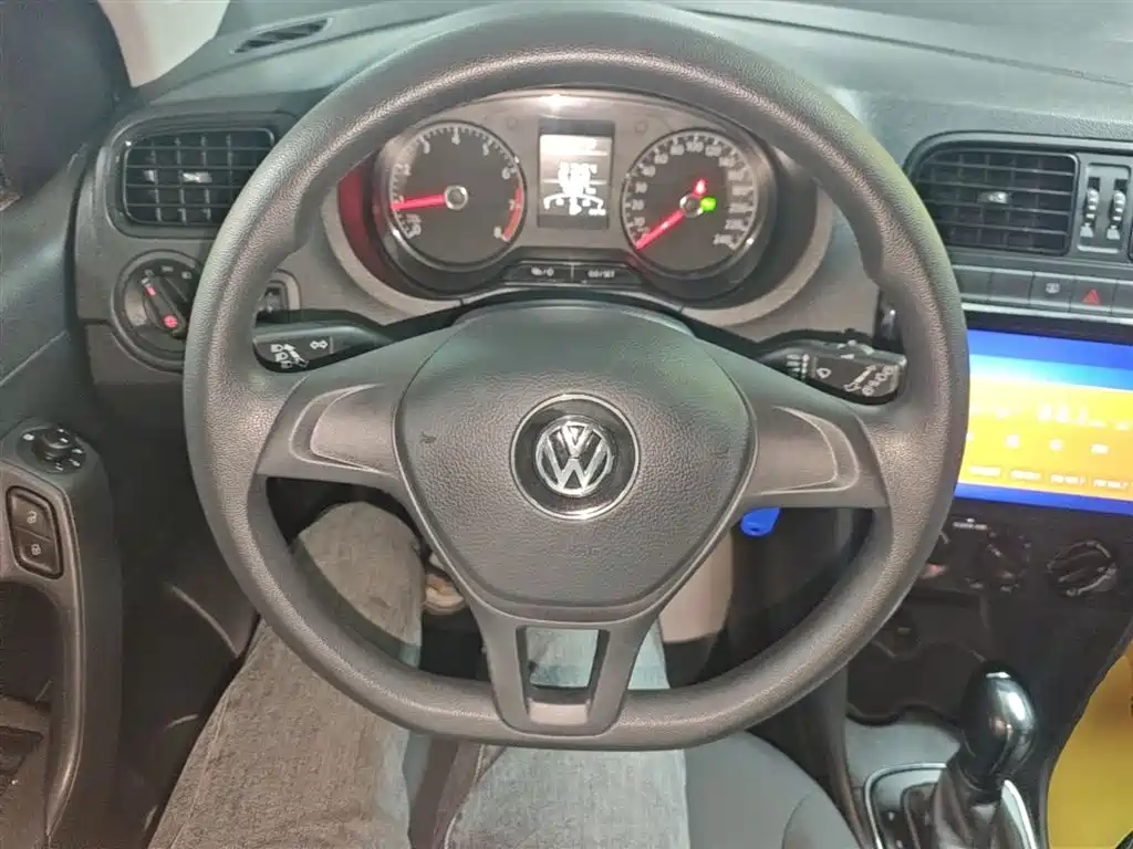 Volkswagen Polo 2016 1.4L Automatic Trend фото 11