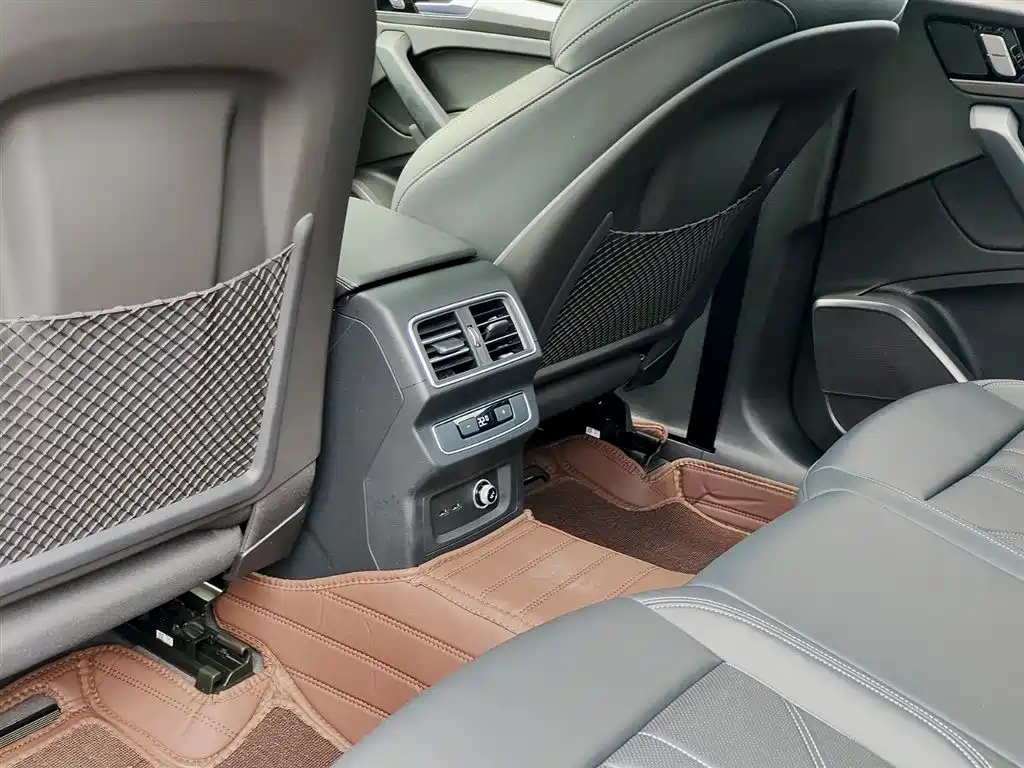 Audi Q5L 2024 Model 40 TFSI Luxury Dynamic фото 9