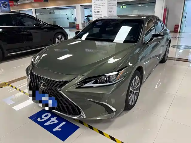 Lexus ES 2024