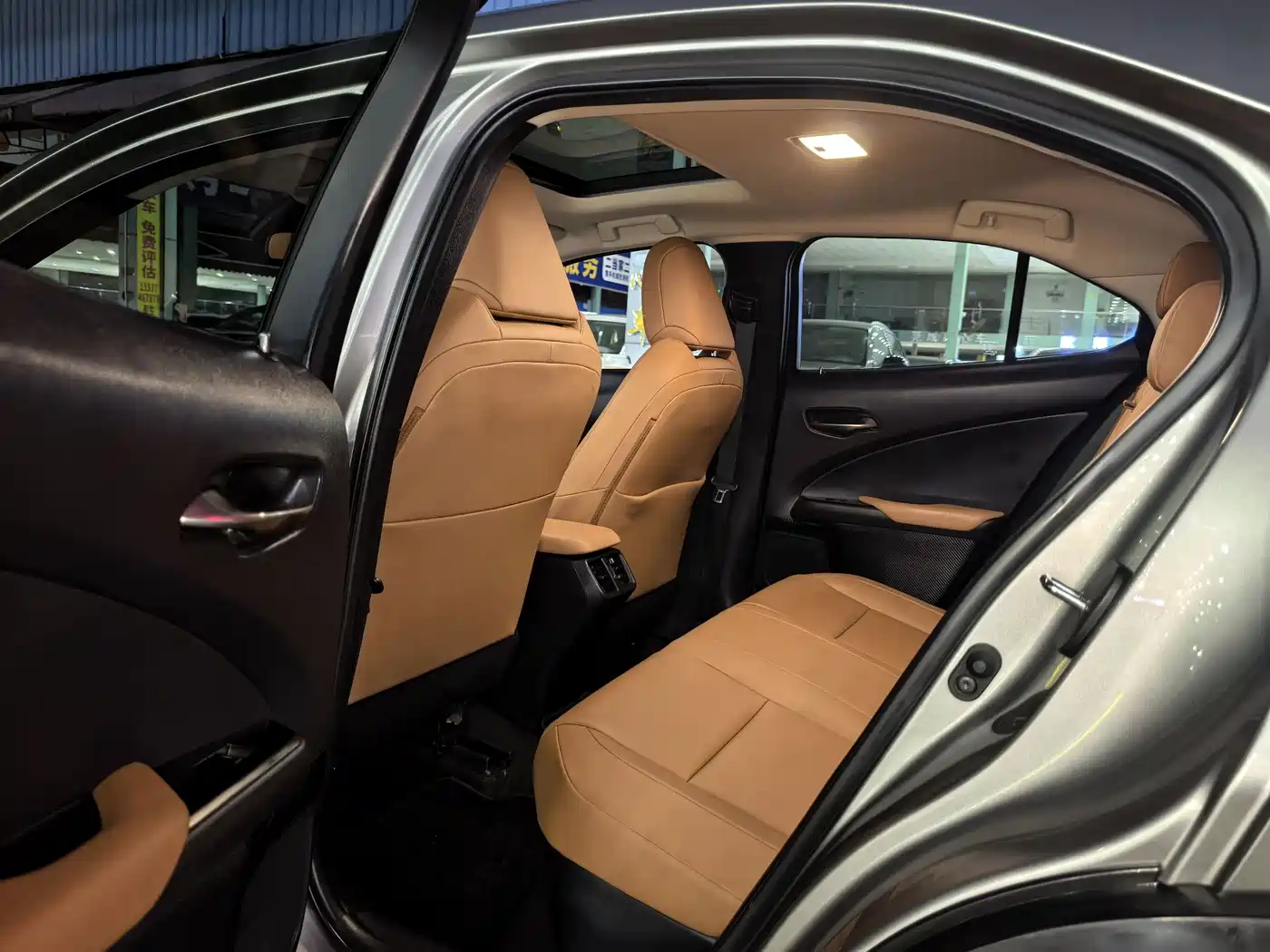 Lexus UX 2021 2020 260h Explore Fun Edition