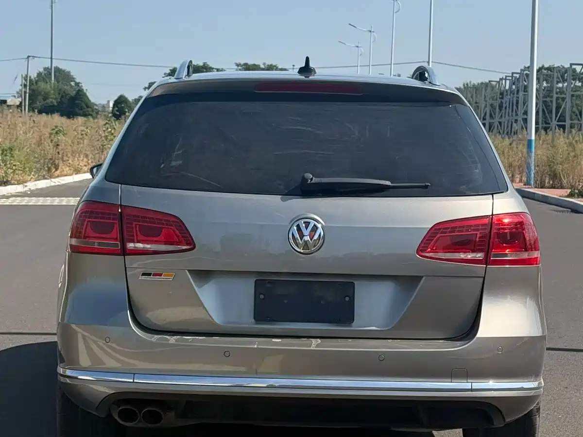 صورة 5 - Volkswagen Magotan (Import)