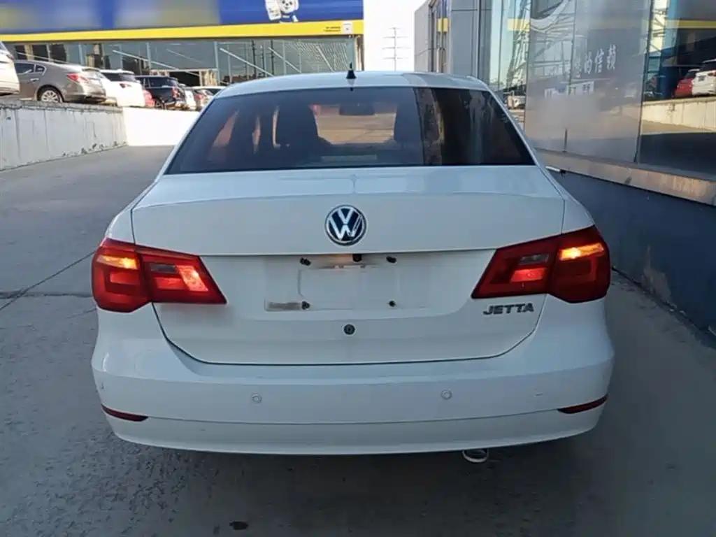 Volkswagen Jetta 2015 1.6L Manual Comfort фото 6