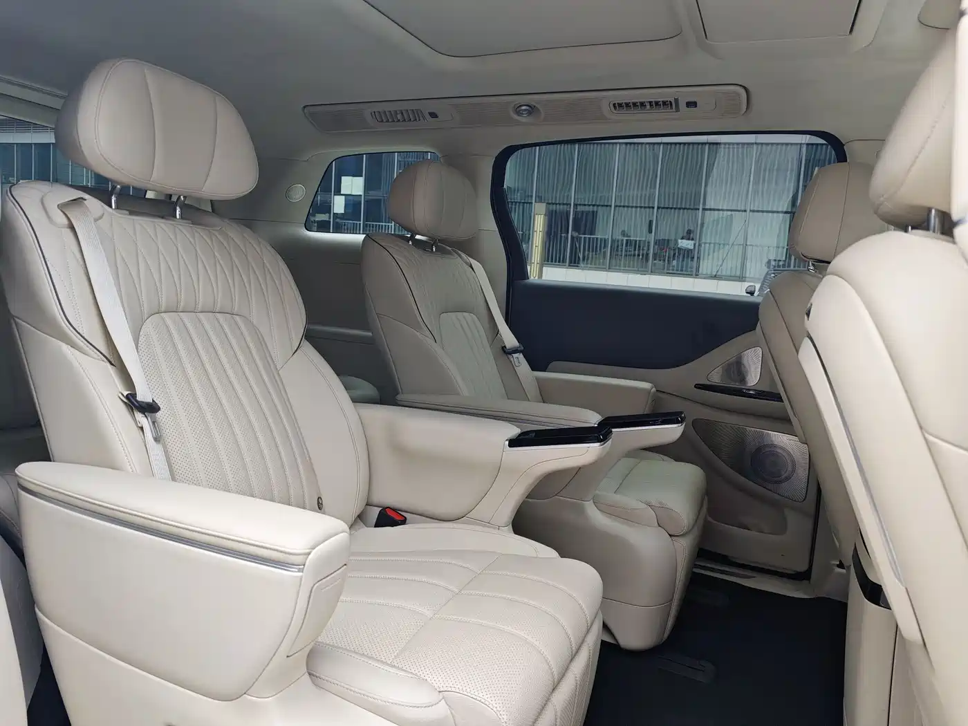 Voyah Auto Voyah Dreamer 2025 PHEV AWD Flagship Kunpeng Edition фото 23