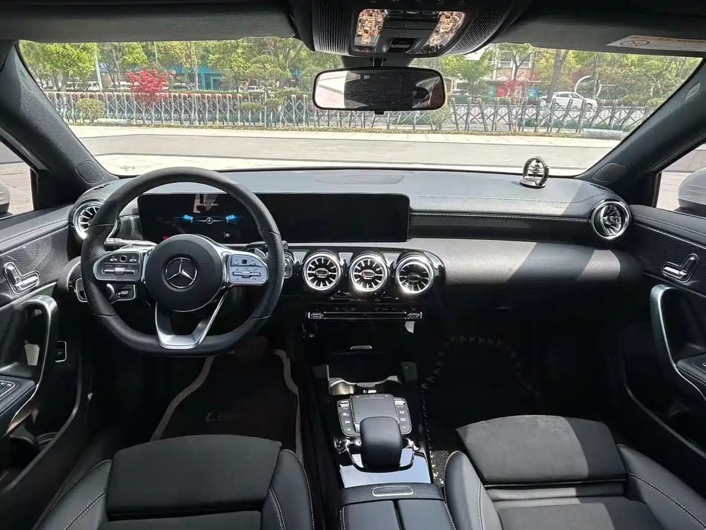 Mercedes-Benz A-Class 2024 A 200 L Sport Edition фото 2