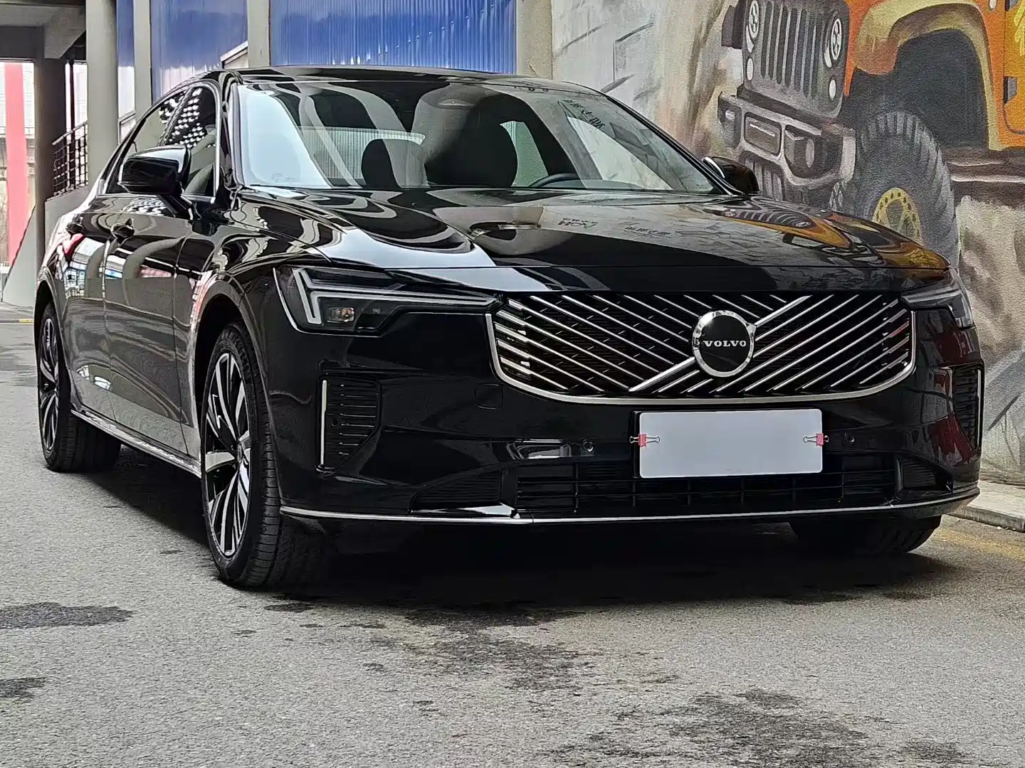 Photo 2 - Volvo S90