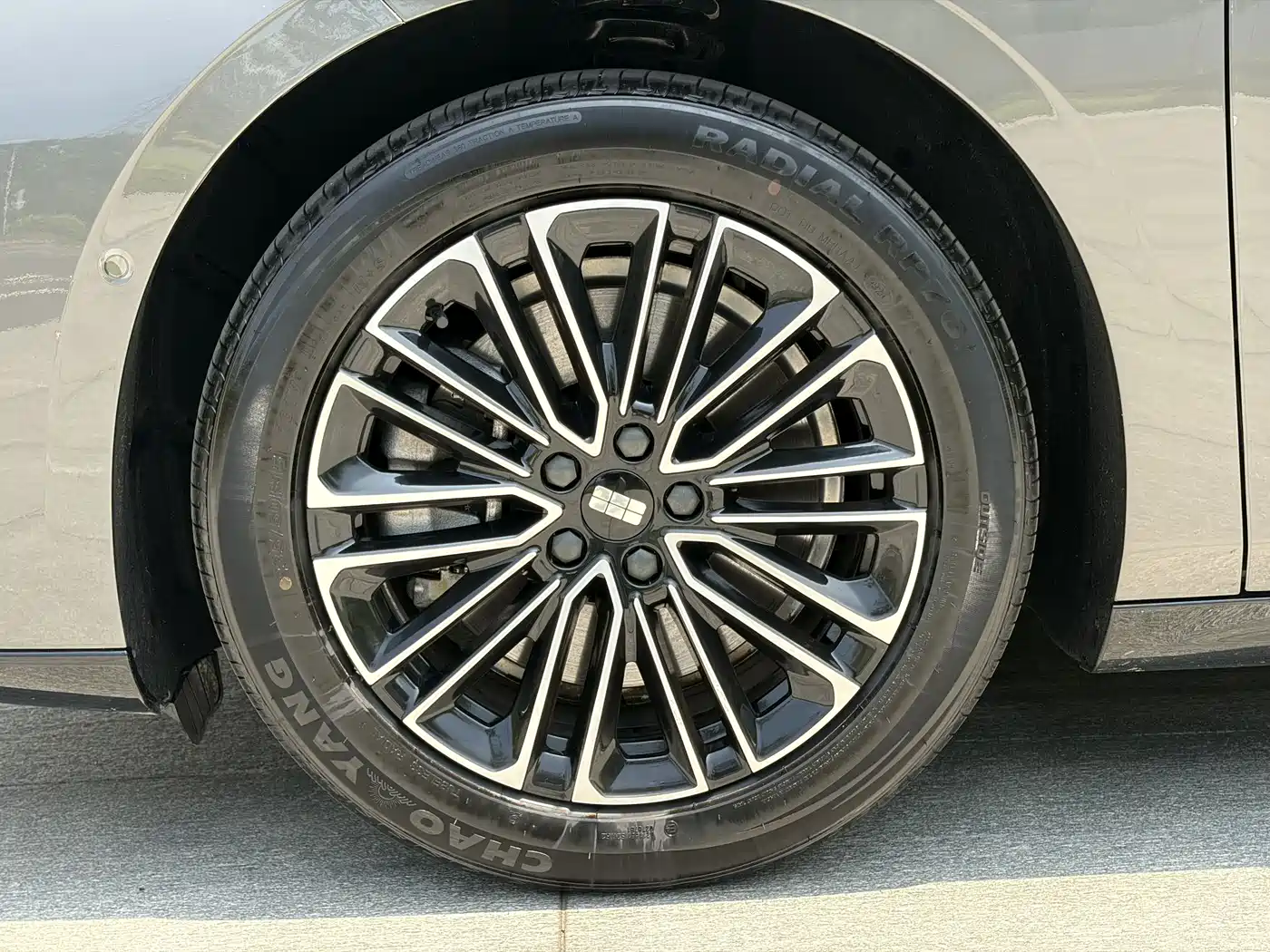 Geely Galaxy Galaxy E8 2025 575km Voyage Smart Drive Edition фото 16