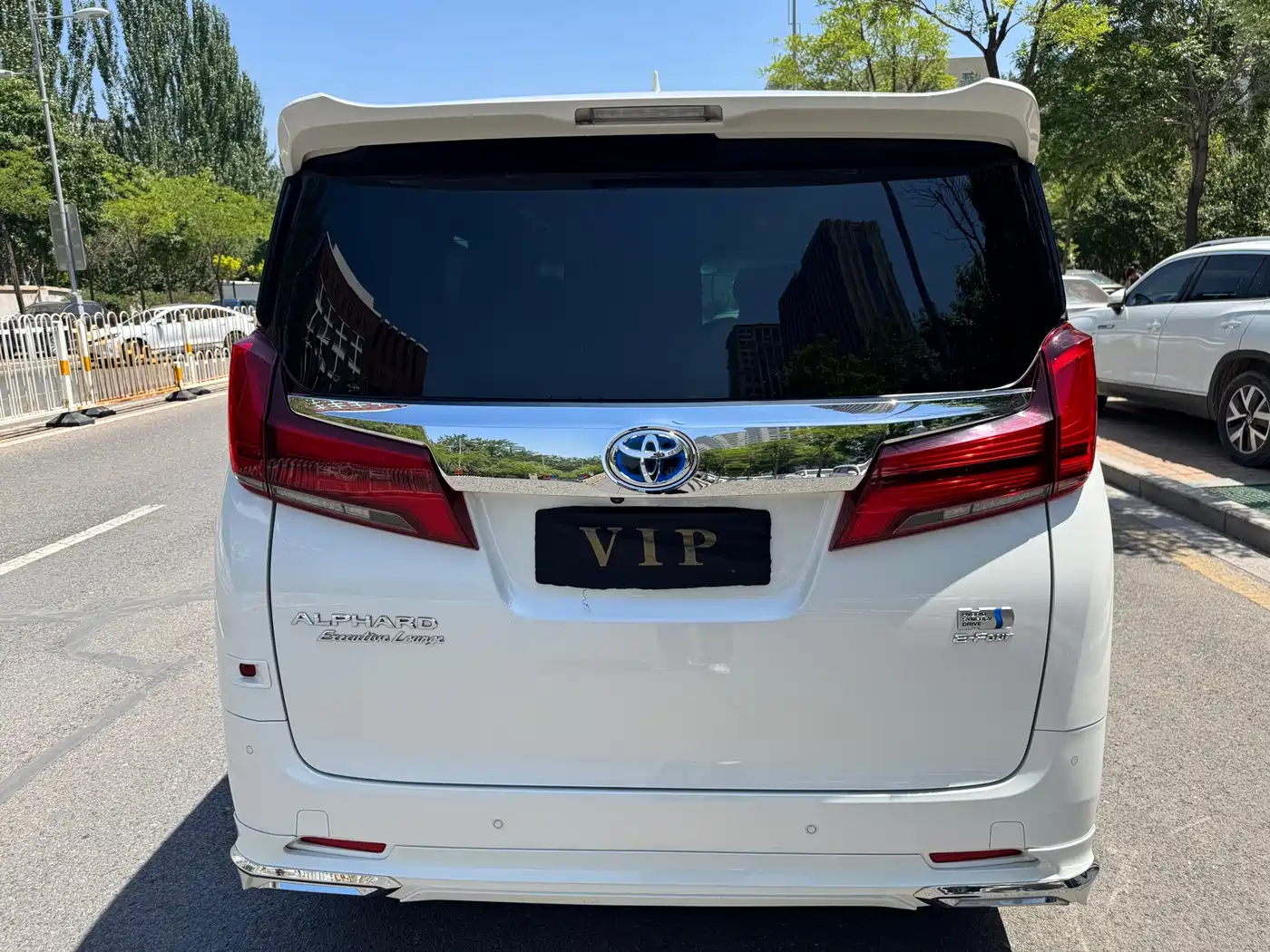 Toyota Alphard 2020 Hybrid 2.5L Premium Edition фото 5