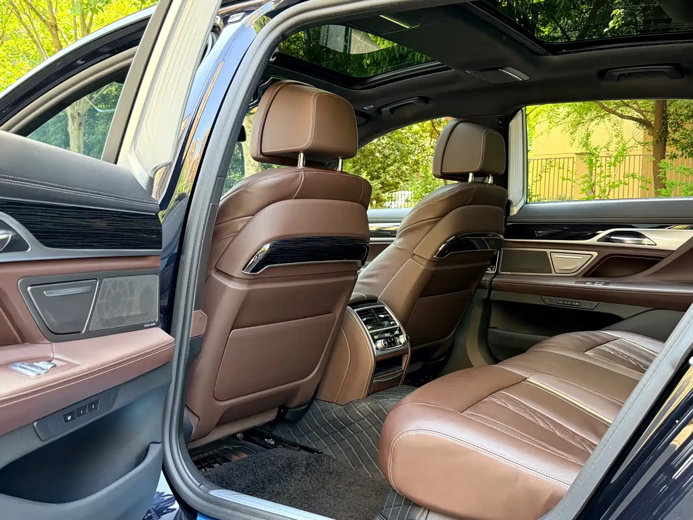 BMW 7 Series 2021 Model 730Li M Sport Package фото 9