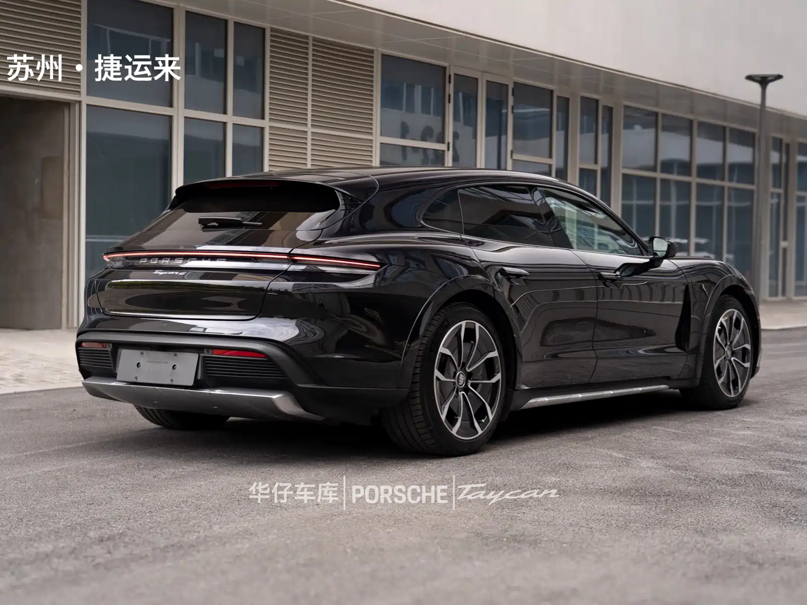 Photo 4 - Porsche Taycan
