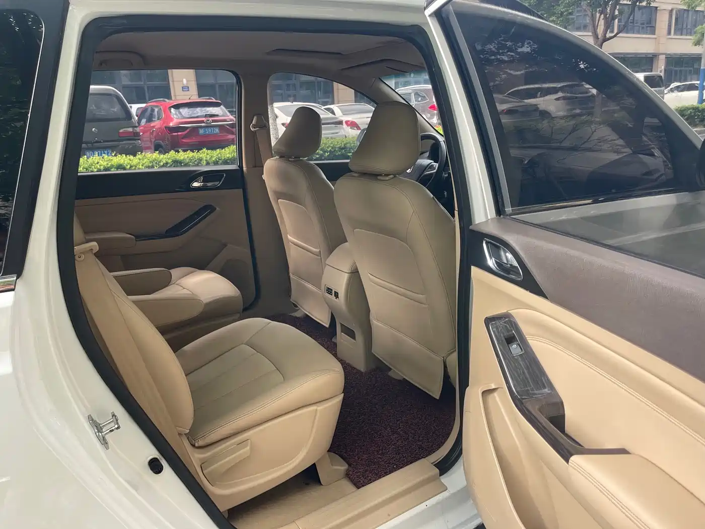 Baojun 730 2015 2015 1.8L Manual Luxury Navigation ESP Edition 7-seater