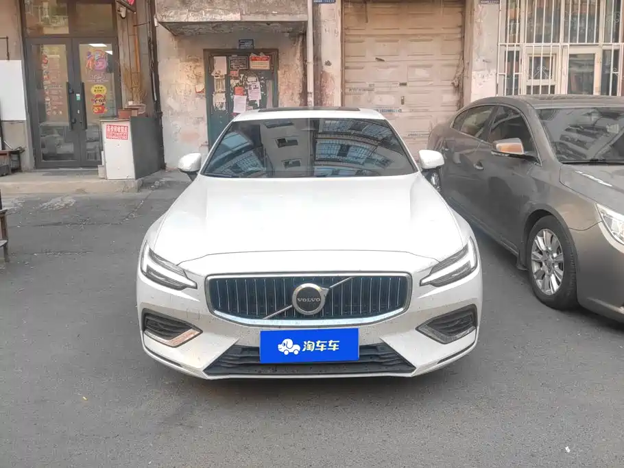 Photo 2 - Volvo S60