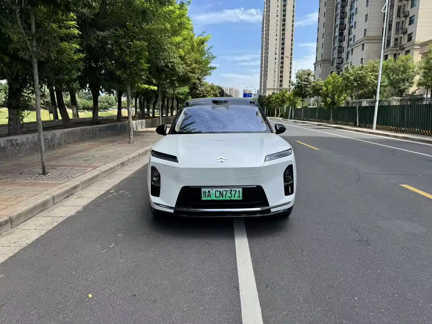 Фото 1 - NIO ES8
