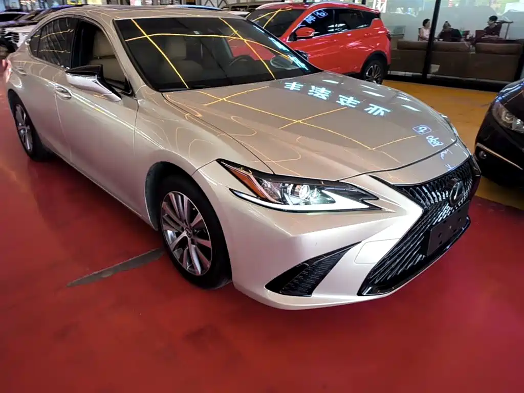 Lexus ES 2018 200 Excellence Edition China V фото 4
