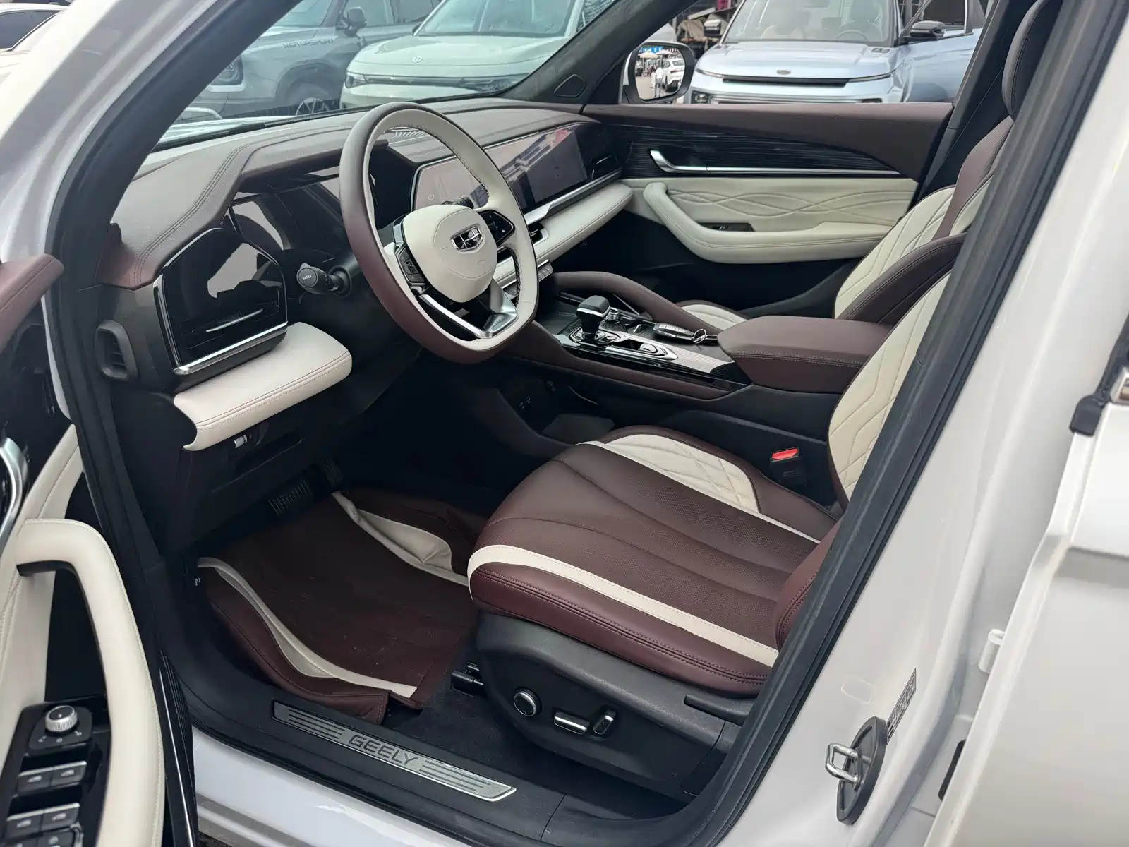 Фото 6 - Geely Monjaro