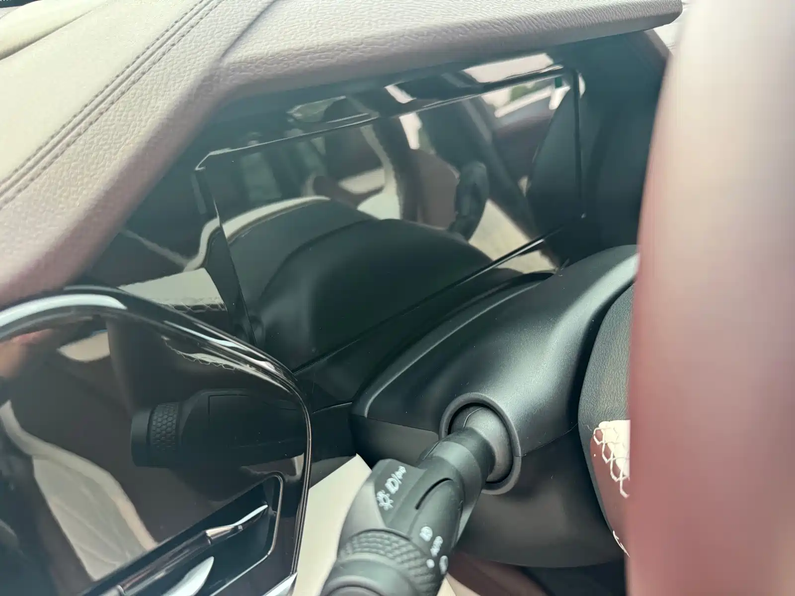 Фото 9 - Geely Monjaro