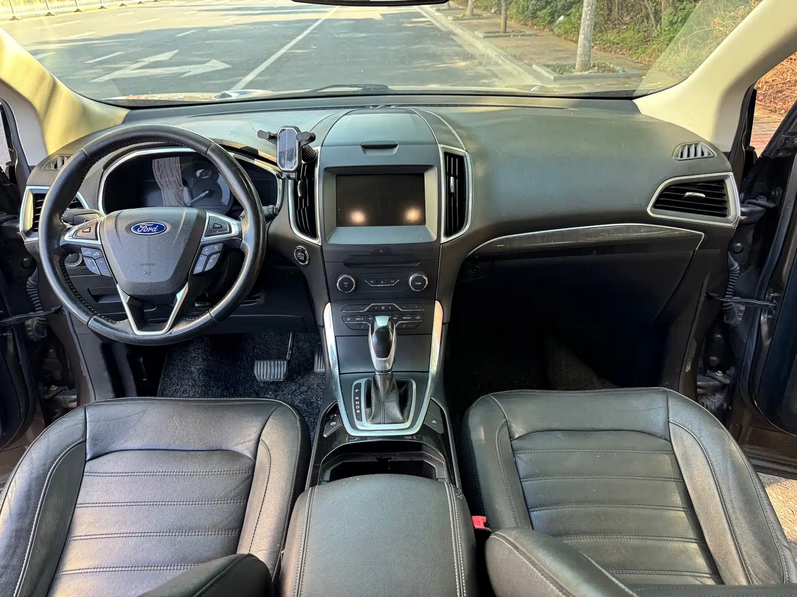 Фото 8 - Ford Edge