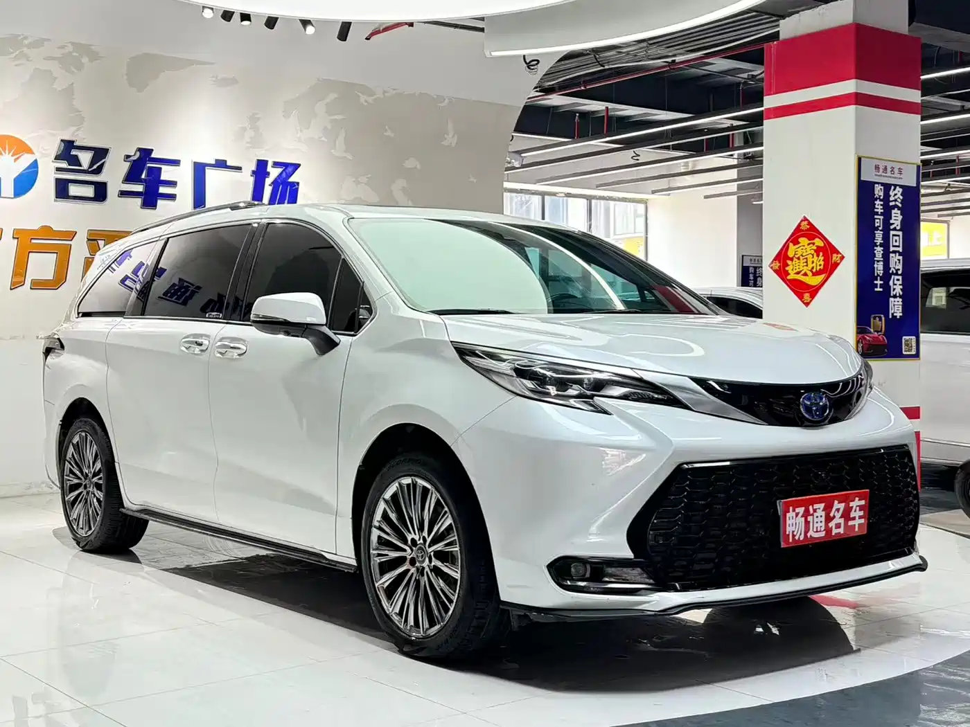 Toyota Sienna 2021 2.5L Hybrid Luxury Edition фото 2