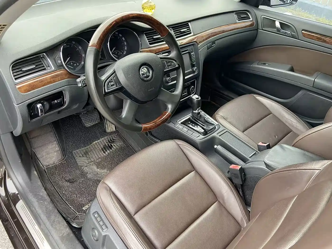 Photo 10 - Škoda Superb