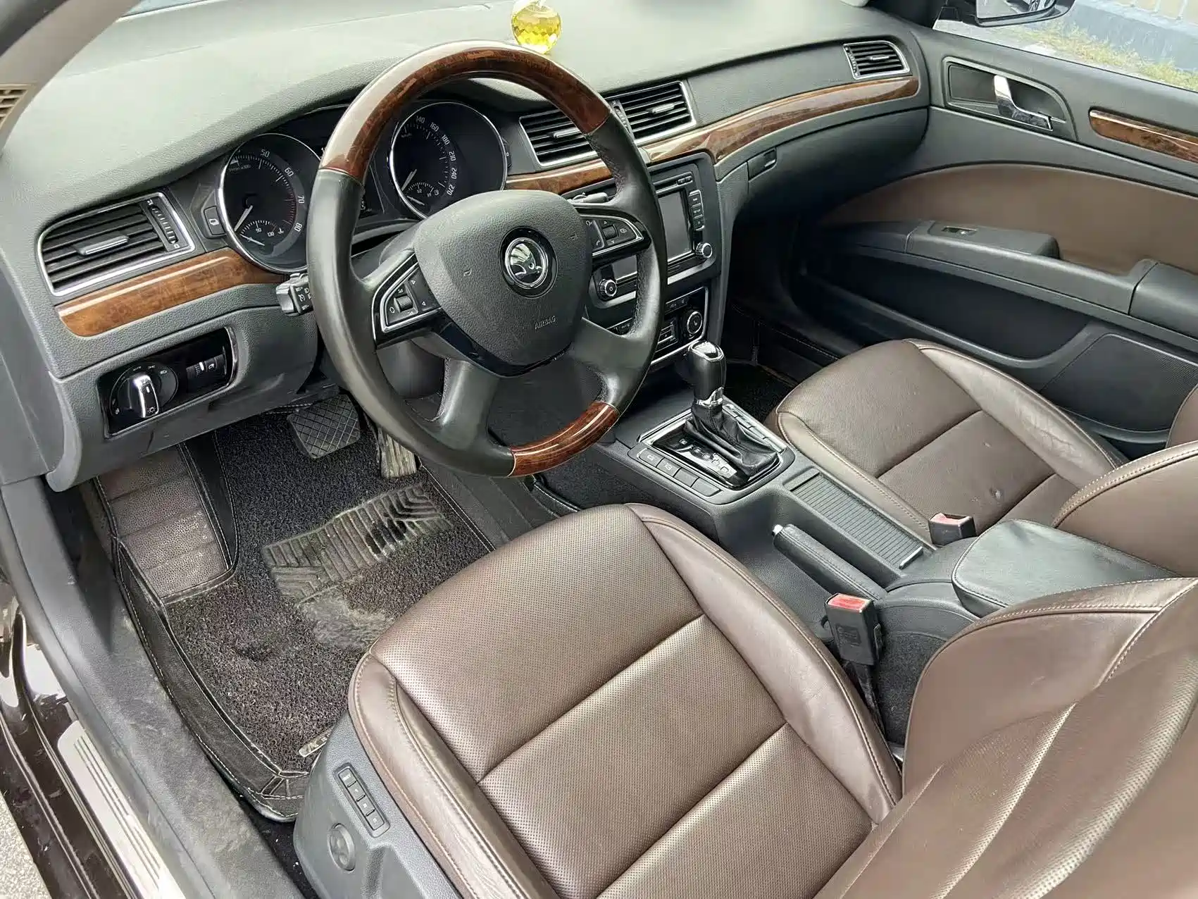 Photo 10 - Škoda Superb