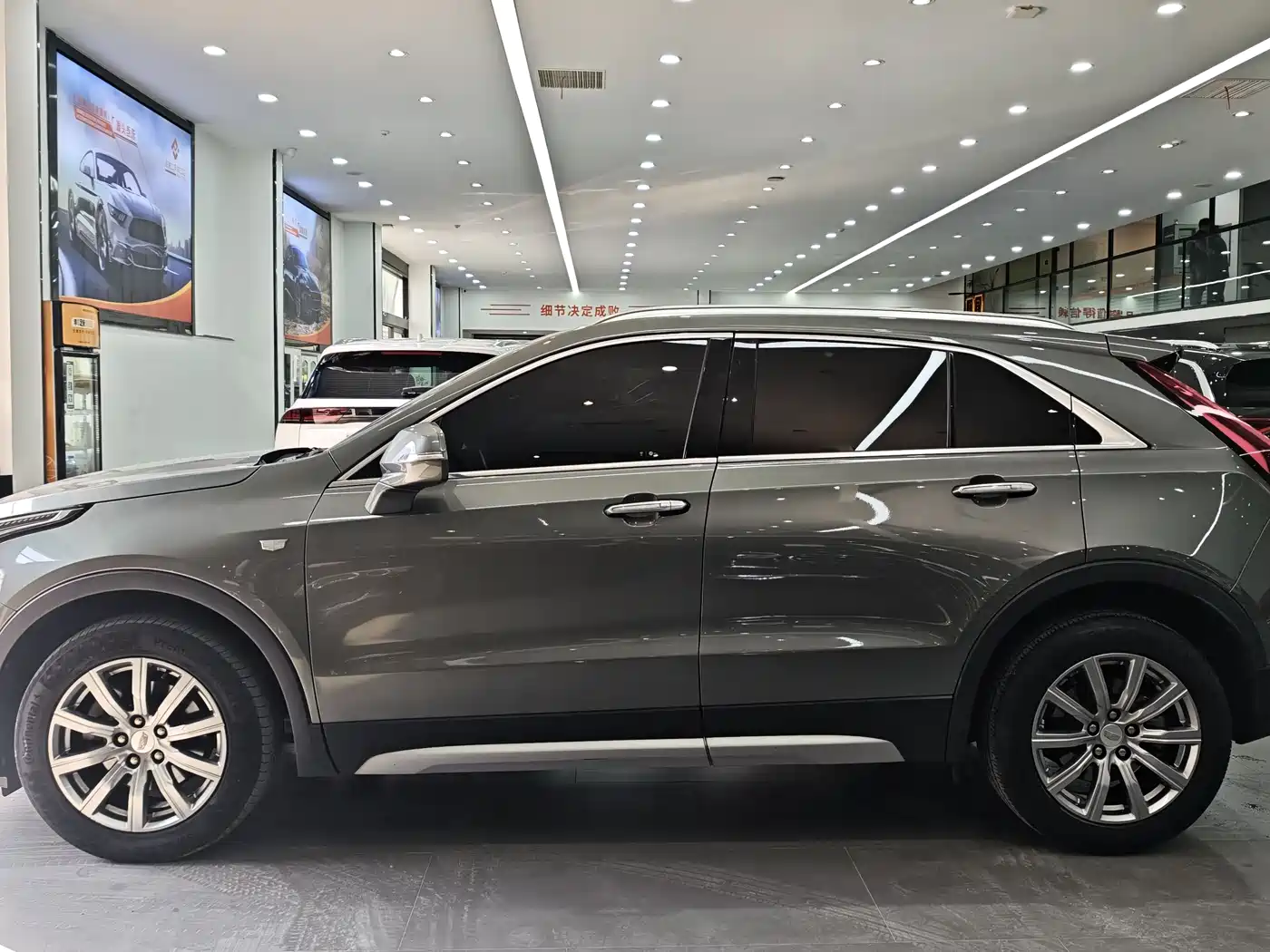 Cadillac XT4 2018 28T FWD Leading Edition фото 4