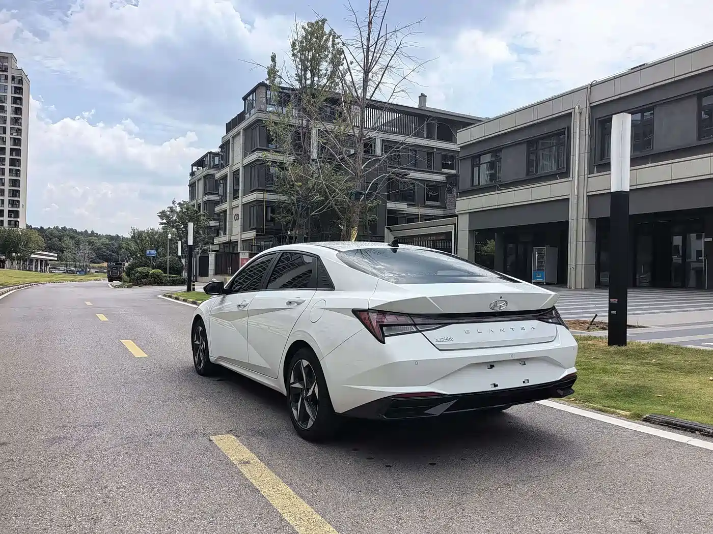 Фото 9 - Hyundai Elantra