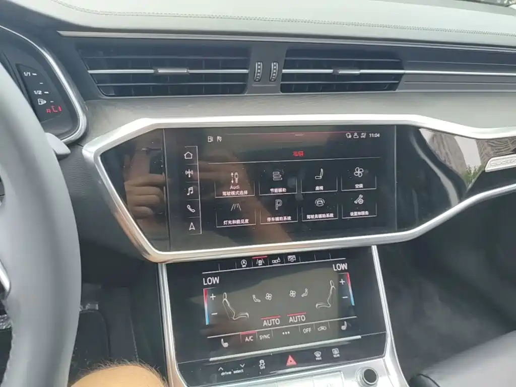 Фото 13 - Audi A6L