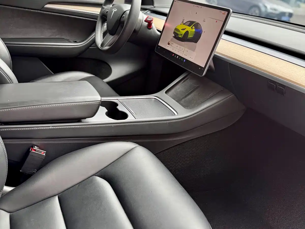 Фото 10 - Tesla Model Y