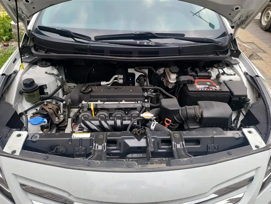 Hyundai Reina 2014 Model 1.4L Automatic GLX фото 10