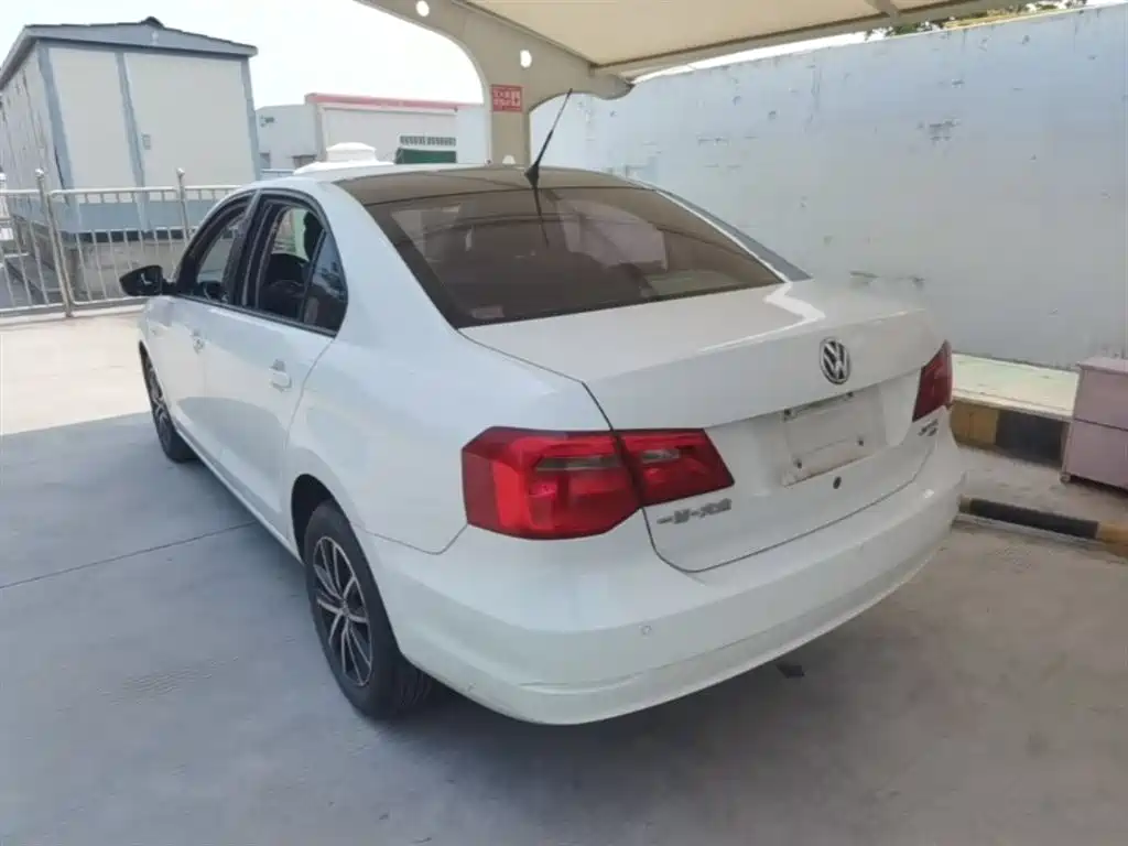 Volkswagen Jetta 2016 1.6L 25th Anniversary Edition фото 5