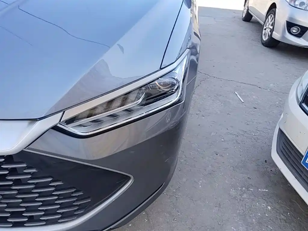 BYD Qin PLUS 2023 Champion Edition DM-i 55KM Leading фото 24