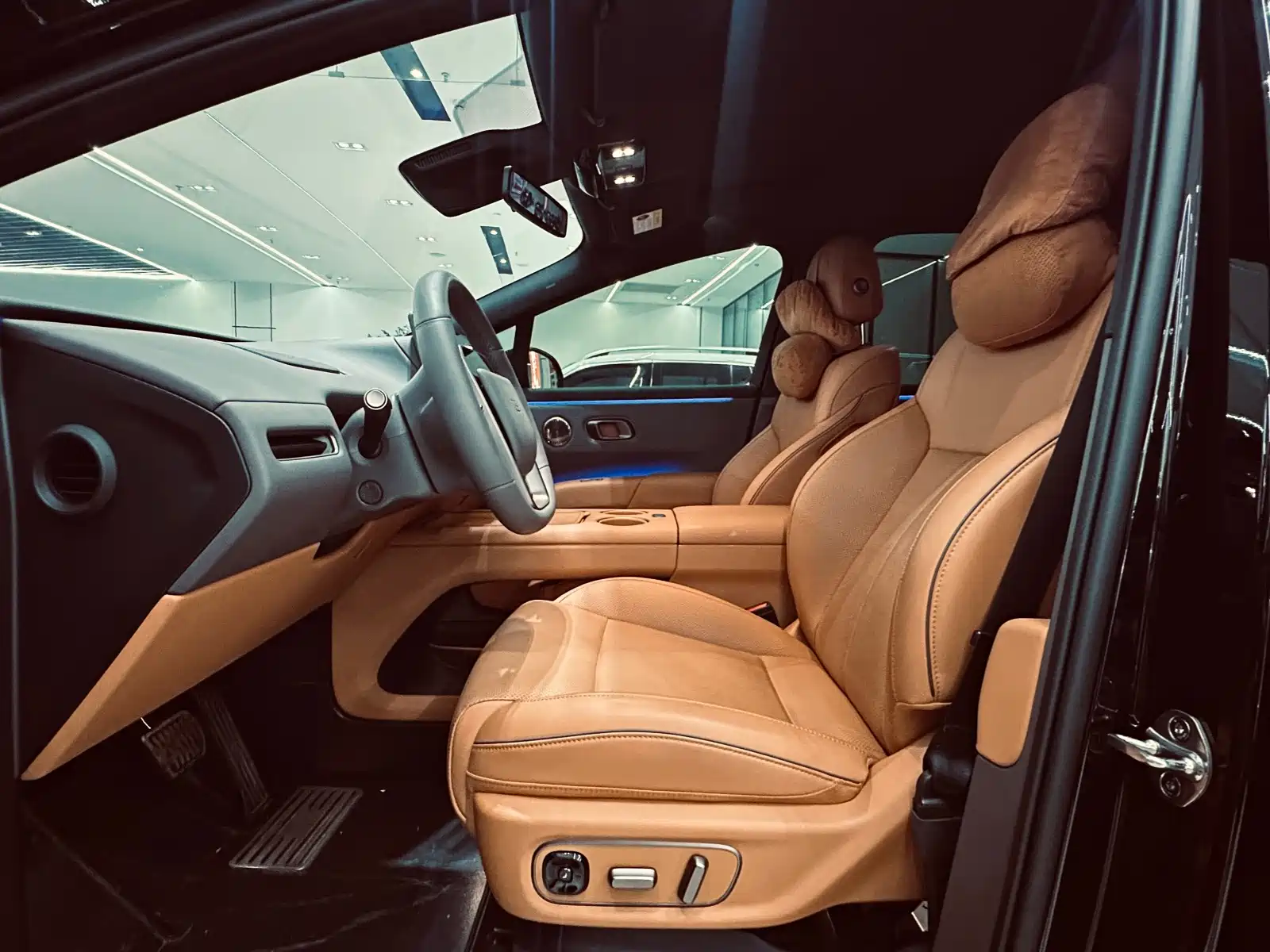 صورة 10 - Li Auto Li i8